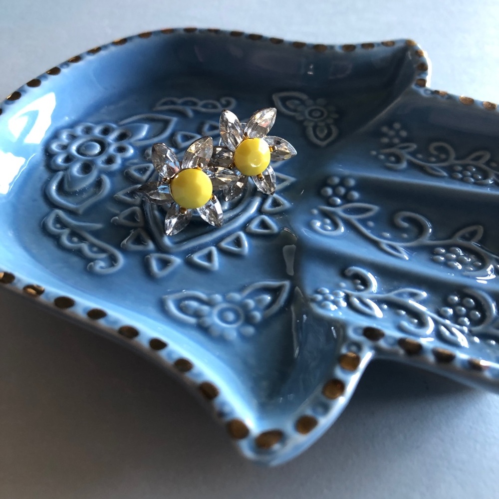 🌺 3/$18 Charming Charlie Flower Studs